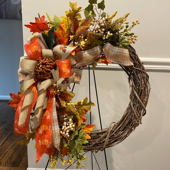 Handmade Grapevine Wreath - Fall wreath - Picture 1 of 13